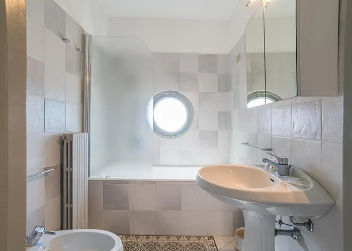 La Torre Dell'isola * Sala Comacina